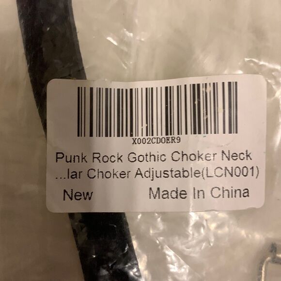 Punk rock Gothic choker neck collar adjustable.  Faux leather - Picture 4 of 4